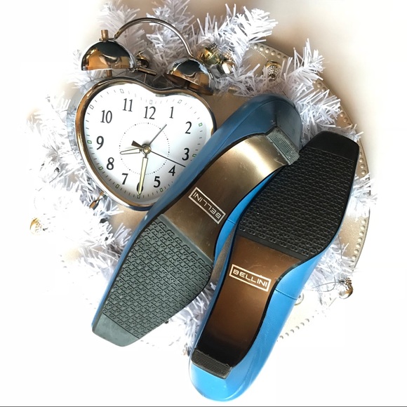 SQUARE TOE * Beautiful blue leather low heel pump - Picture 3 of 7